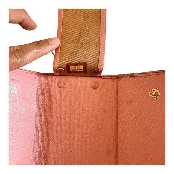 CHANEL | Coco Button Key Holder - Picture 7 of 7